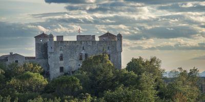 19-Le Château des Roure à Labastide de Virac imposante forteresse du XVème siècle  Chateau des Roure